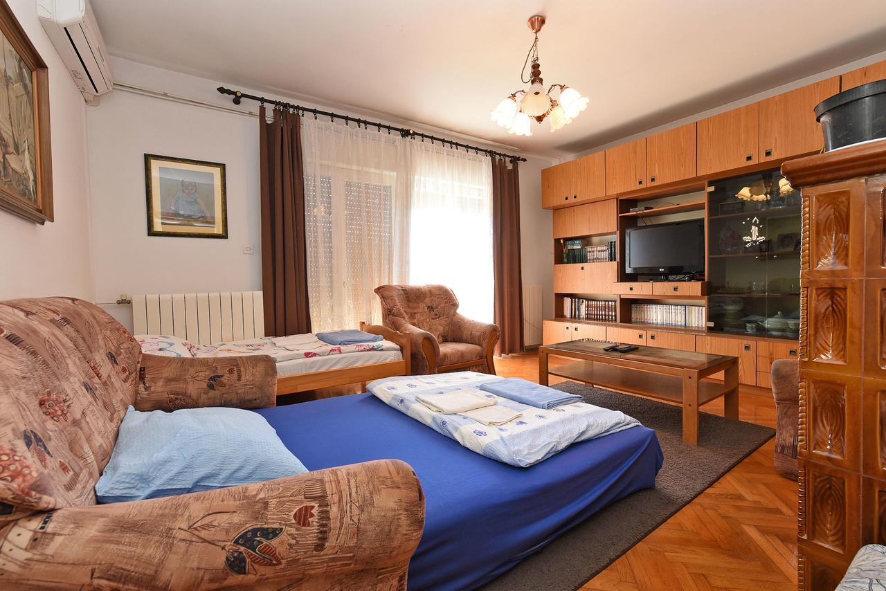 פולה Apartments Josip 74 מראה חיצוני תמונה